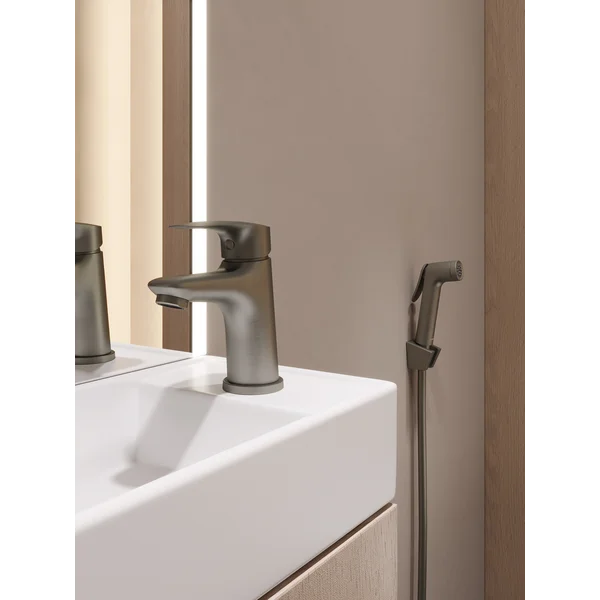 Фото товара на маркетплейсе wildberries Смеситель для умывальника с гигиеническим душем